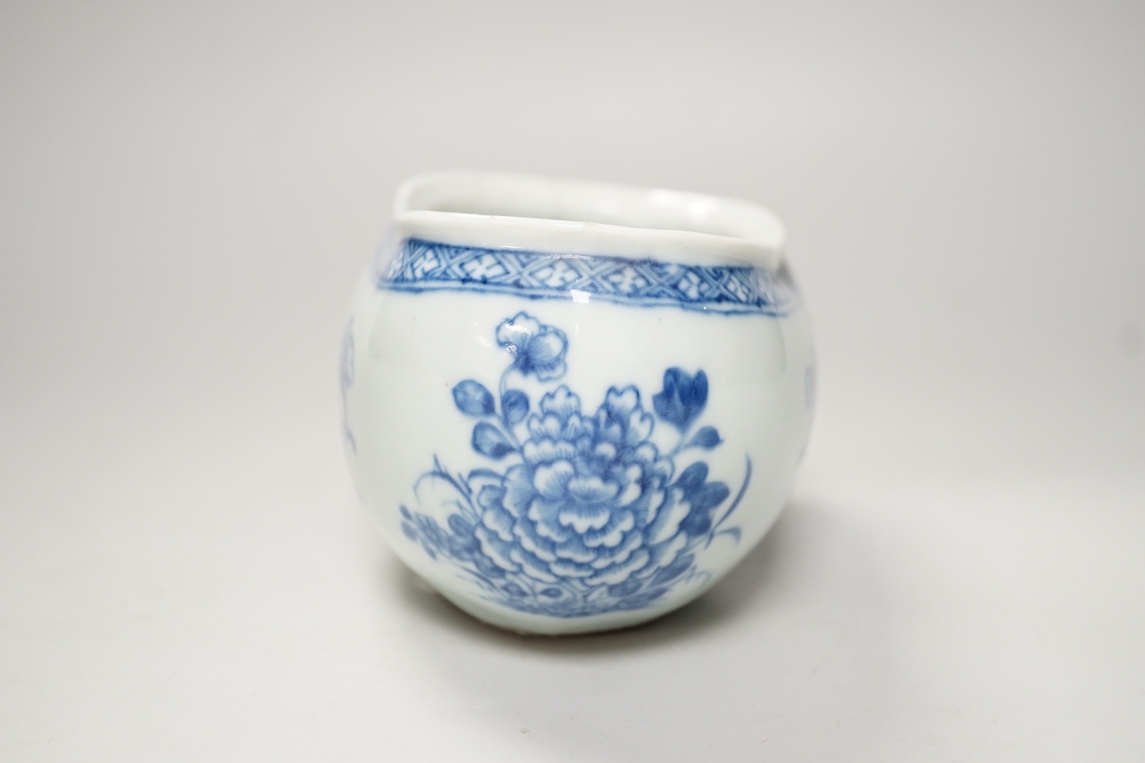 An 18th century Chinese export blue and white porcelain bordalou. 22cm wide